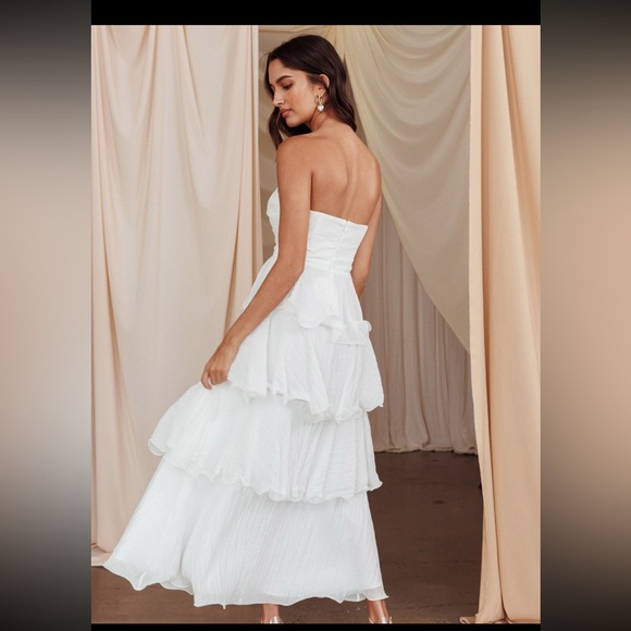 Elegant White Strapless Dress - Picture 2 of 5